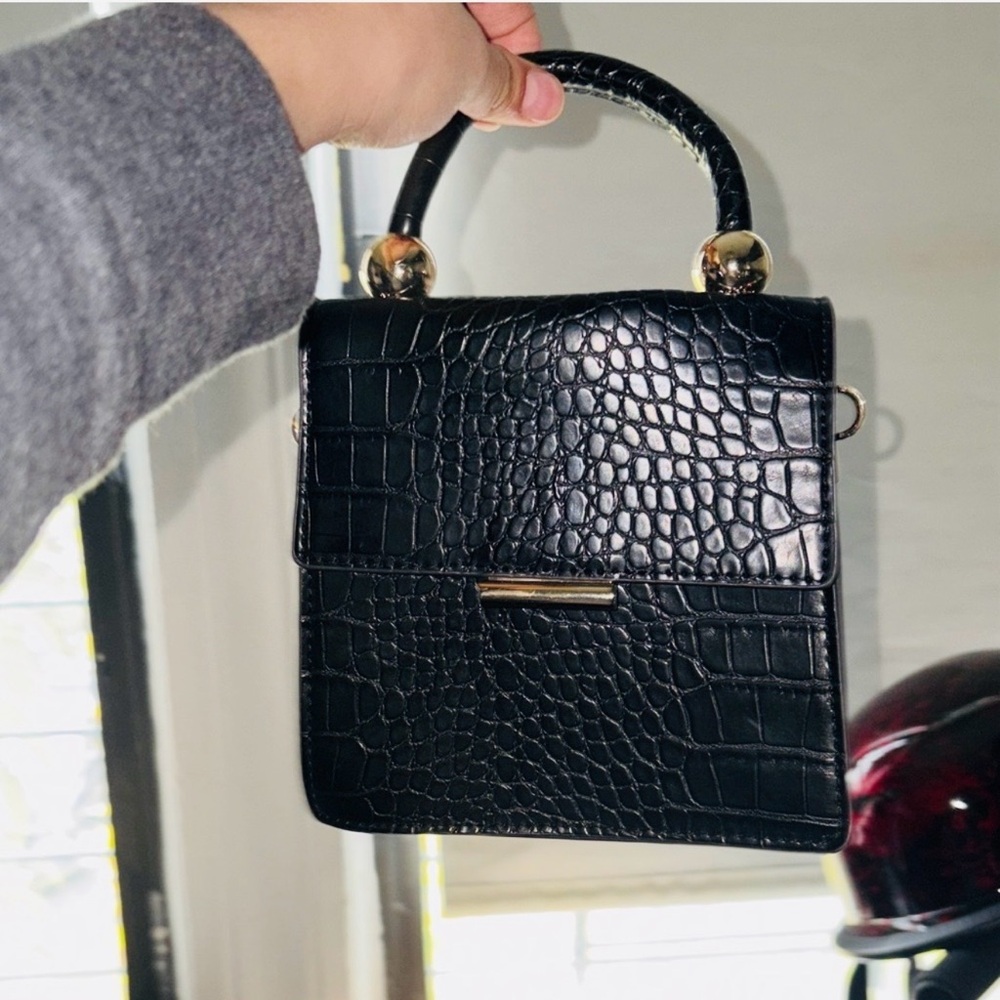 Aldo - Vintage Elegant Black Crocodile Embossed Top Handle Handbag.
